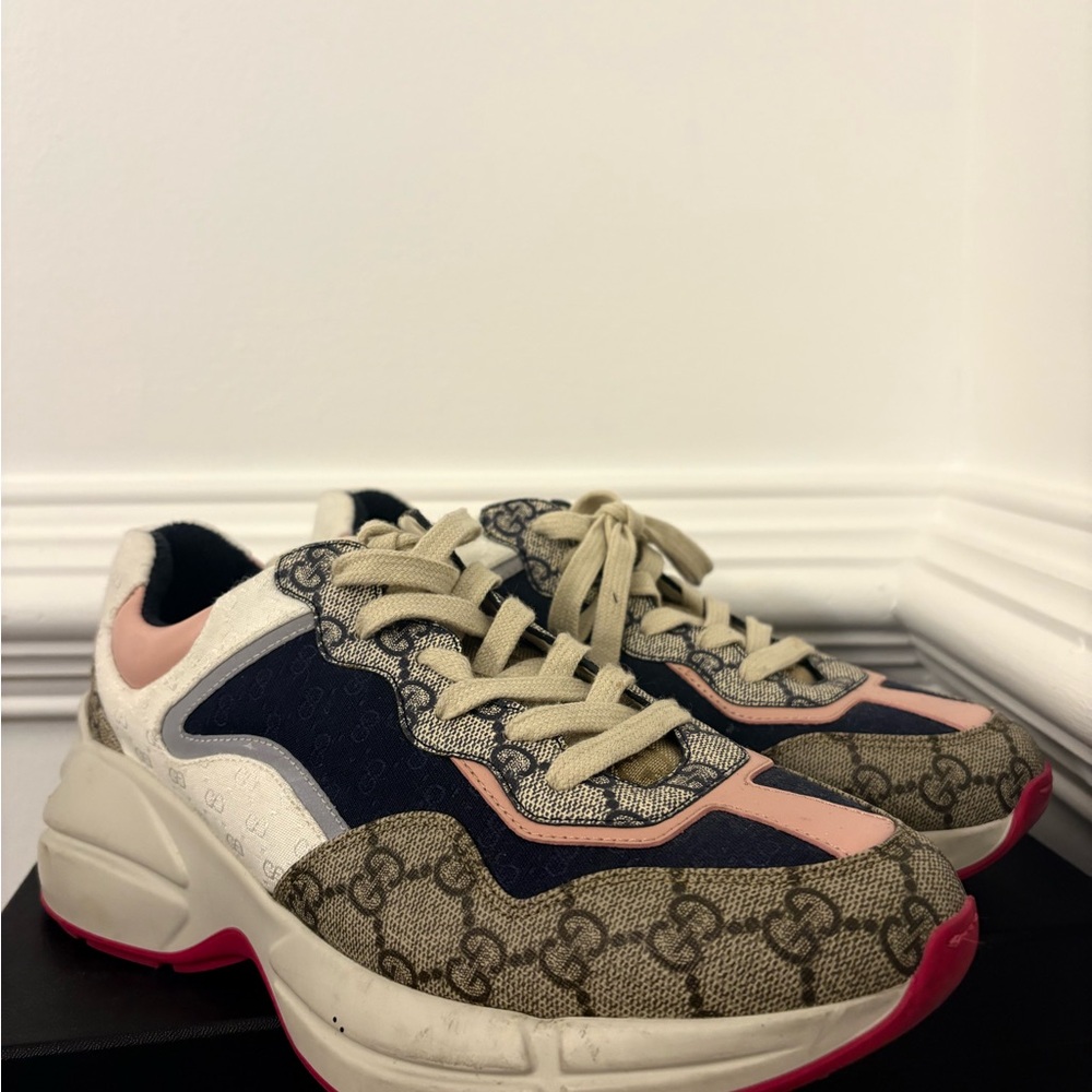 Gucci Women's Beige and Pink Sneakers